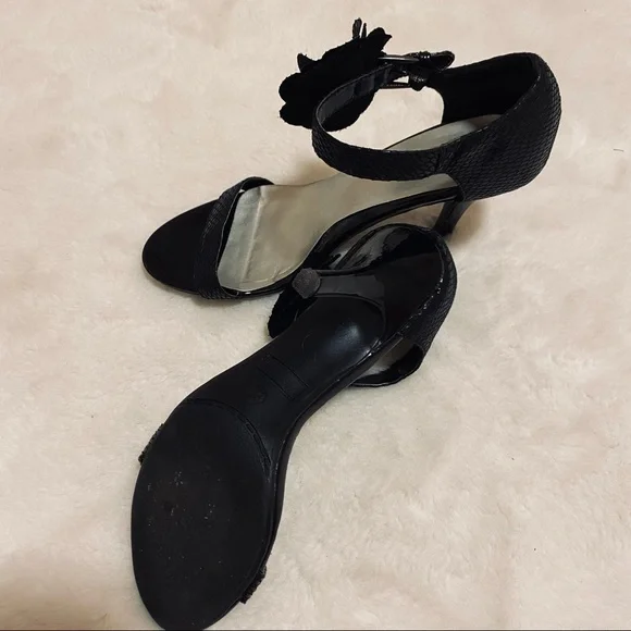 Madeline Stuart Black Flower Heels - Picture 4 of 6